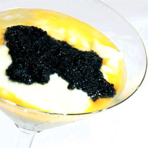 CREMA DE COLIFLOR Y PATATA CON FLOR DE HUEVO Y CAVIAR