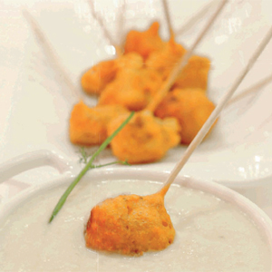 FONDUE DE COLIFLOR GRATINADA CON SUS INFLORESCENCIAS A TEMPURA